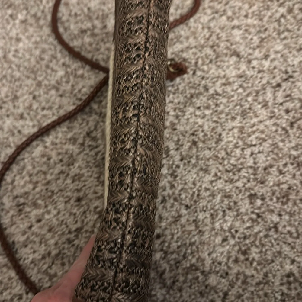 Like New SakRoots trendy fashionable shoulder bag gold thread & 21” strap - Picture 8 of 10